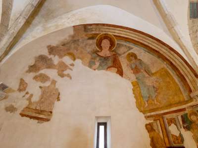 Tra i pi� antichi: il Cristo Pantocratore del catino absidale (figura tipica dell�iconografia bizantina)...
